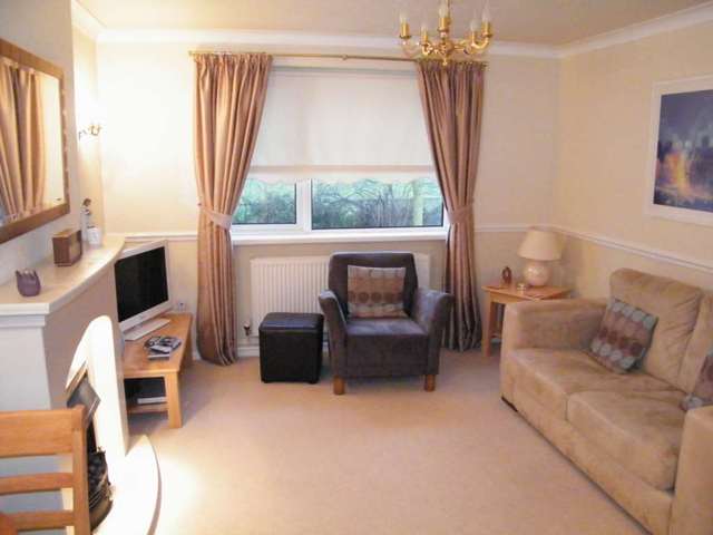  Image of 2 bedroom Flat to rent in Manor Court Golborne Warrington WA3 at Manor Avenue Lowton Warrington, WA3 3JF