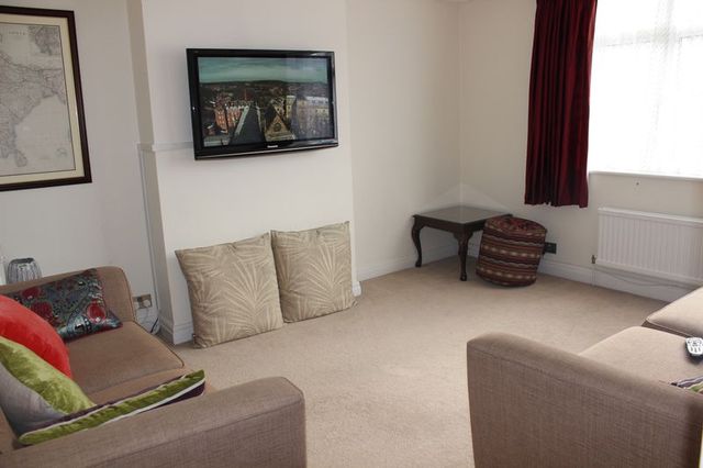  Image of 3 bedroom Terraced house to rent in Manor Close London NW9 at Manor Close  London, NW9 9HD