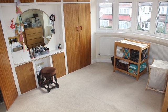  Image of 3 bedroom Terraced house to rent in Manor Close London NW9 at Manor Close  London, NW9 9HD