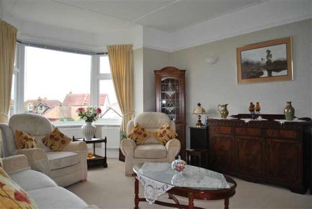  Image of 2 bedroom Flat for sale in Manor Road Bexhill-on-Sea TN40 at East Sussex, TN40 1SP