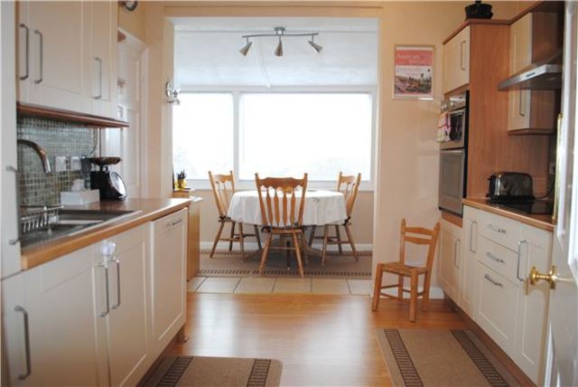  Image of 2 bedroom Flat for sale in Manor Road Bexhill-on-Sea TN40 at East Sussex, TN40 1SP