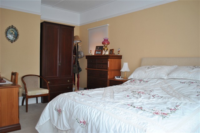  Image of 2 bedroom Flat for sale in Manor Road Bexhill-on-Sea TN40 at East Sussex, TN40 1SP