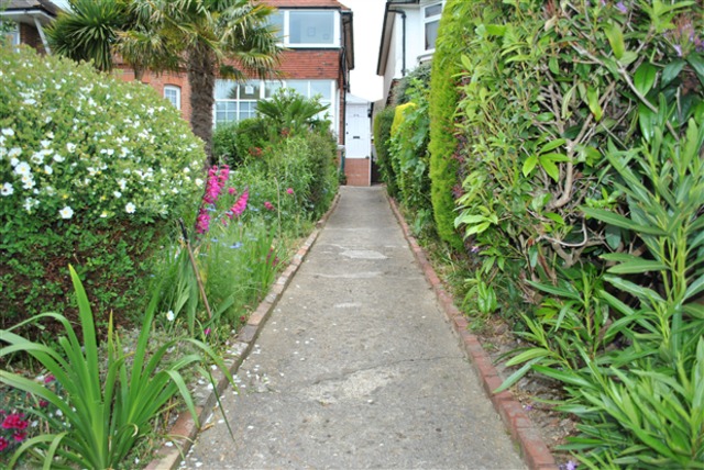  Image of 2 bedroom Flat for sale in Manor Road Bexhill-on-Sea TN40 at East Sussex, TN40 1SP