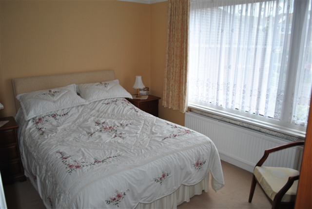  Image of 2 bedroom Flat for sale in Manor Road Bexhill-on-Sea TN40 at East Sussex, TN40 1SP