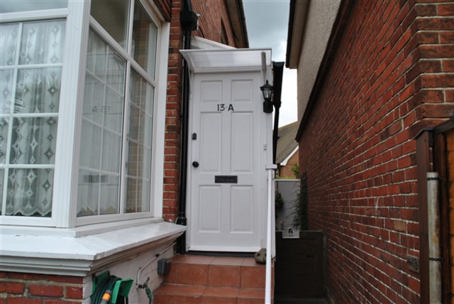  Image of 2 bedroom Flat for sale in Manor Road Bexhill-on-Sea TN40 at East Sussex, TN40 1SP