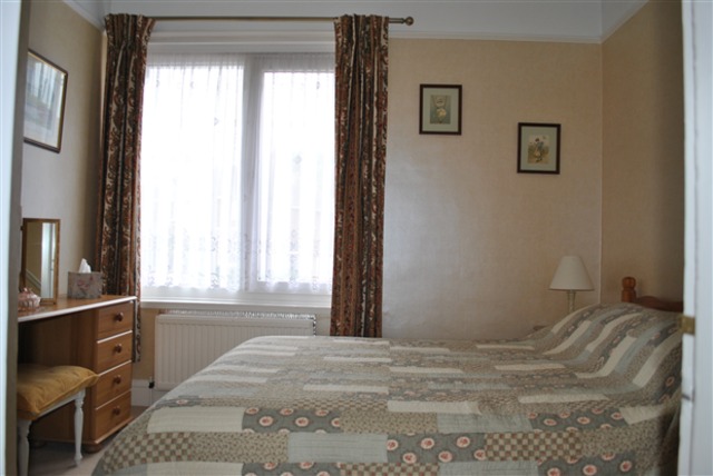  Image of 2 bedroom Flat for sale in Manor Road Bexhill-on-Sea TN40 at East Sussex, TN40 1SP