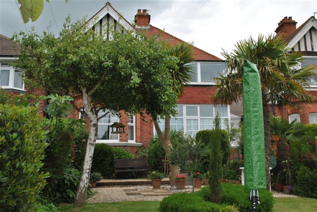  Image of 2 bedroom Flat for sale in Manor Road Bexhill-on-Sea TN40 at East Sussex, TN40 1SP