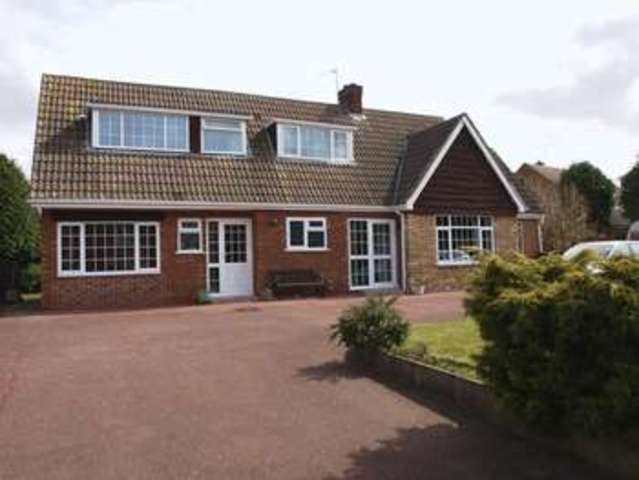  Image of 4 bedroom Detached house for sale in Manor Road Swinderby Lincoln LN6 at Manor Road  Swinderby, LN6 9LS