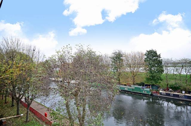  Image of 2 bedroom Flat for sale in Maple Close London N16 at Maple Close  Hackney, N16 6DF