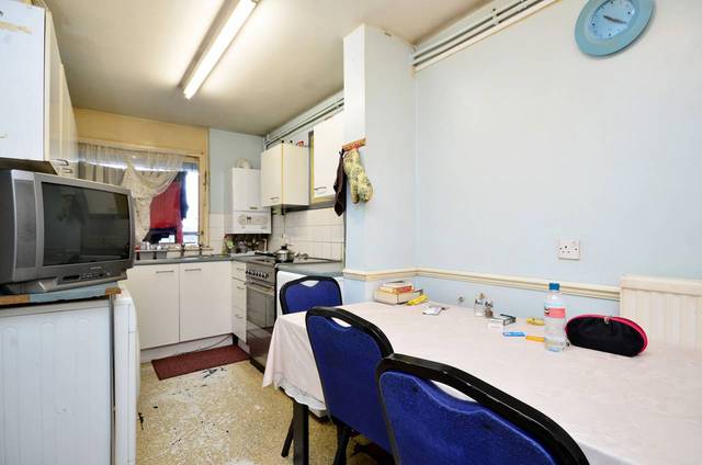  Image of 2 bedroom Flat for sale in Maple Close London N16 at Maple Close  Hackney, N16 6DF