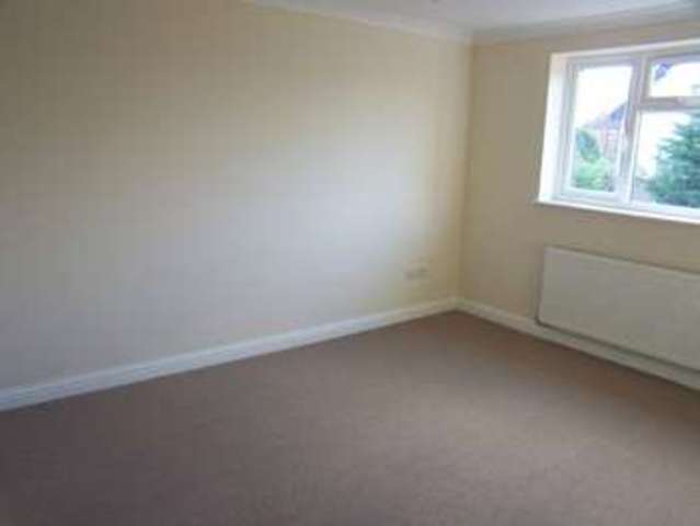  Image of 1 bedroom Flat to rent in Maple Road Southampton SO18 at Maple Road  SOUTHAMPTON, SO18 4EF