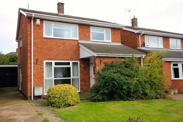  Image of 4 bedroom Detached house to rent in Maple Way Kensworth Dunstable LU6 at Maple Way Kensworth Dunstable, LU6 3RT