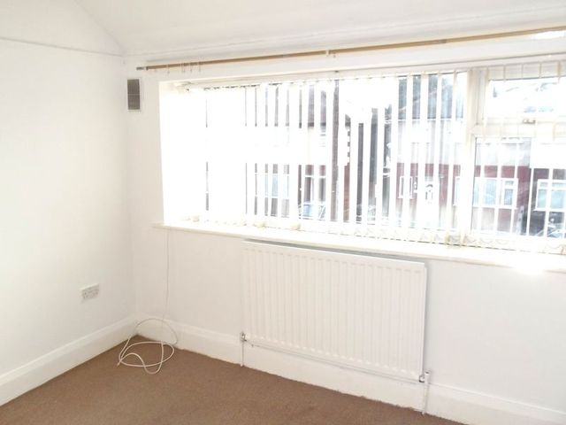  Image of 3 bedroom Semi-Detached house to rent in Marina Crescent Bootle L30 at Marina Crescent  Netherton, L30 1RS