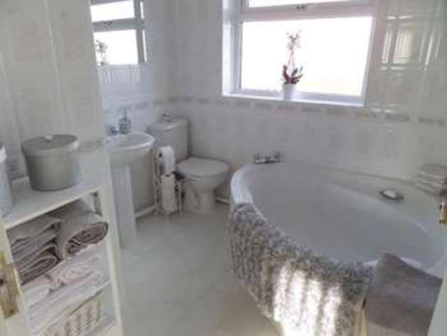  Image of 4 bedroom Detached house for sale in Masefield Close Newport Pagnell MK16 at Newport Pagnell, MK16 8DZ