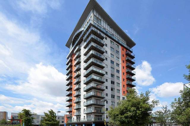  Image of 2 bedroom Flat for sale in Mast Quay London SE18 at Mast Quay  Woolwich, SE18 5NH