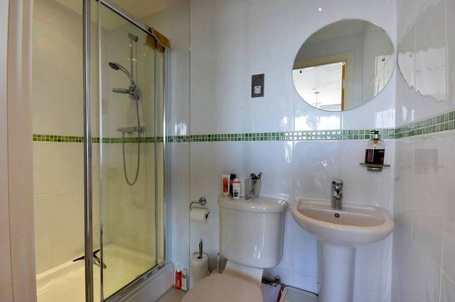  Image of 2 bedroom Flat for sale in Mast Quay London SE18 at Mast Quay  Woolwich, SE18 5NH