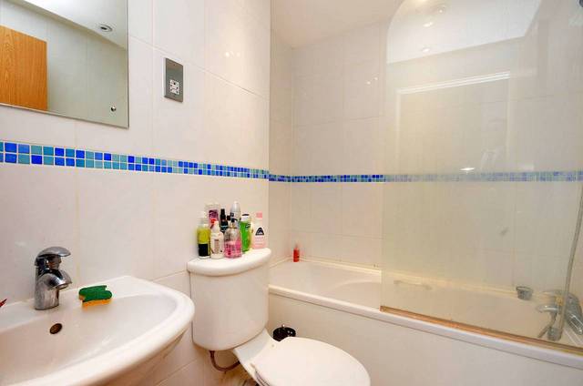  Image of 2 bedroom Flat for sale in Mast Quay London SE18 at Mast Quay  Woolwich, SE18 5NH
