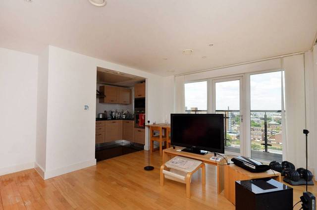  Image of 2 bedroom Flat for sale in Mast Quay London SE18 at Mast Quay  Woolwich, SE18 5NH