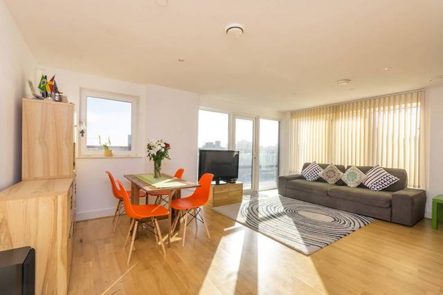  Image of 2 bedroom Flat to rent in Mast Quay London SE18 at Mast Quay  Woolwich, SE18 5NP