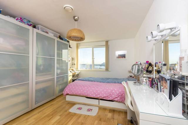  Image of 2 bedroom Flat to rent in Mast Quay London SE18 at Mast Quay  Woolwich, SE18 5NP