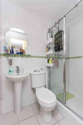 Image of 2 bedroom Flat to rent in Mast Quay London SE18 at Mast Quay  Woolwich, SE18 5NP