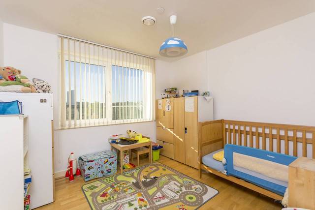  Image of 2 bedroom Flat to rent in Mast Quay London SE18 at Mast Quay  Woolwich, SE18 5NP