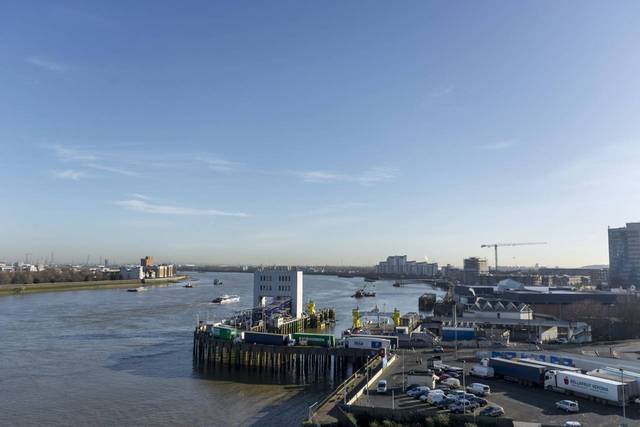  Image of 2 bedroom Flat to rent in Mast Quay London SE18 at Mast Quay  Woolwich, SE18 5NP