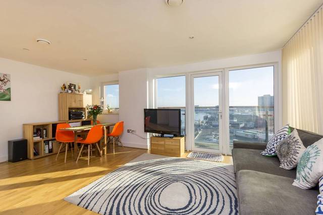  Image of 2 bedroom Flat to rent in Mast Quay London SE18 at Mast Quay  Woolwich, SE18 5NP
