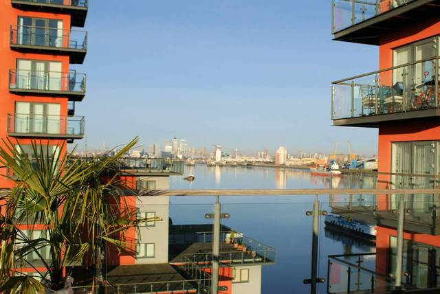  Image of 2 bedroom Flat to rent in Mast Quay London SE18 at Mast Quay  Woolwich, SE18 5NP