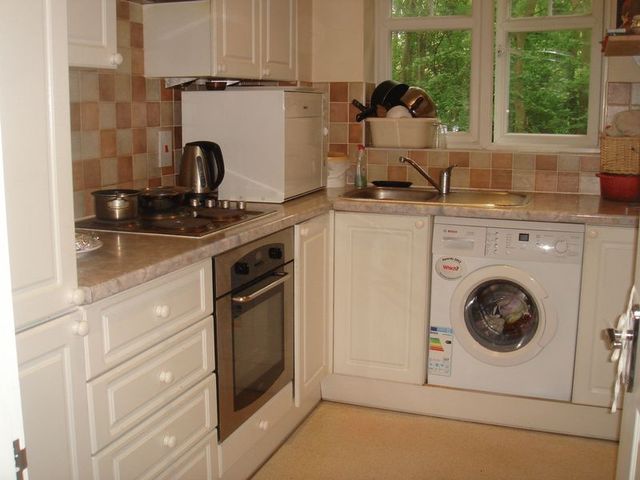  Image of 2 bedroom Flat to rent in Kenton Road Harrow HA3 at Kenton Road  Harrow, HA3 0AD