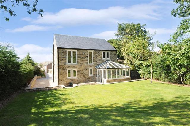  Image of 4 bedroom Detached house for sale in Mawcroft Grange Drive Yeadon Leeds LS19 at Yeadon Leeds Rawdon, LS19 6DJ