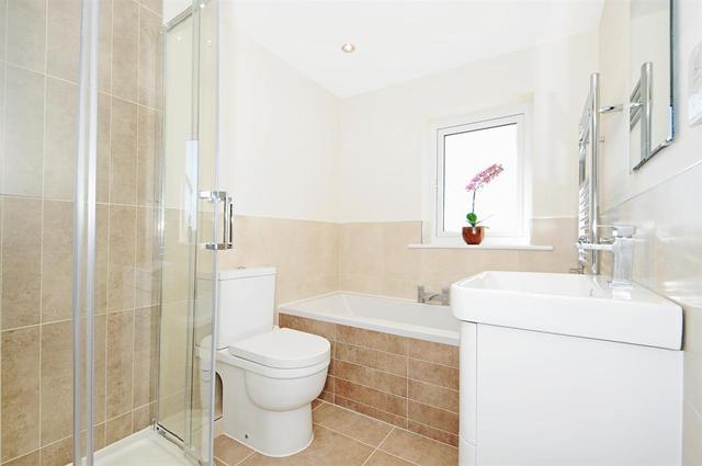  Image of 4 bedroom Detached house for sale in Mawcroft Grange Drive Yeadon Leeds LS19 at Yeadon Leeds Rawdon, LS19 6DJ