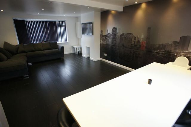  Image of 3 bedroom Semi-Detached house for sale in May Avenue Canvey Island SS8 at May Avenue  Canvey Island, SS8 7EY