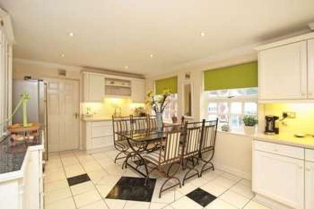  Image of 5 bedroom Detached house for sale in May Lodge Drive Rufford Newark NG22 at May Lodge Drive Rufford Newark, NG22 9DE