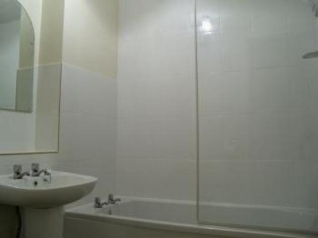  Image of 2 bedroom Flat to rent in Kern Close Southampton SO16 at Kern Close Maybush Southampton, SO16 9RA