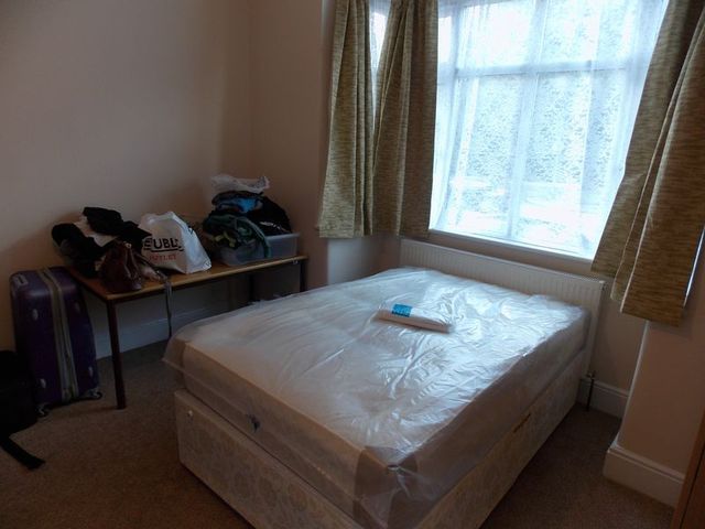  Image of 6 bedroom Detached house to rent in Mayfield Close Hillingdon Uxbridge UB10 at Mayfield Close  Uxbridge, UB10 0DU