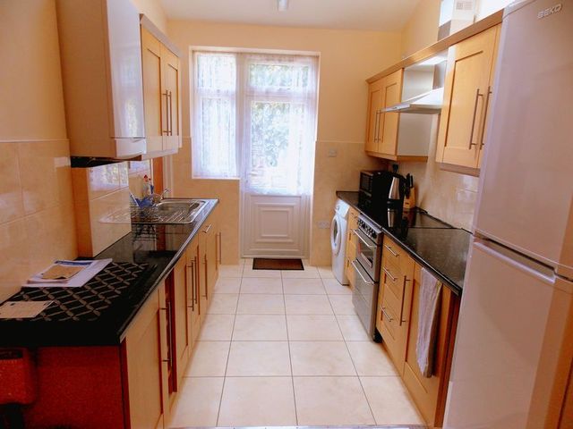  Image of 6 bedroom Detached house to rent in Mayfield Close Hillingdon Uxbridge UB10 at Mayfield Close  Uxbridge, UB10 0DU