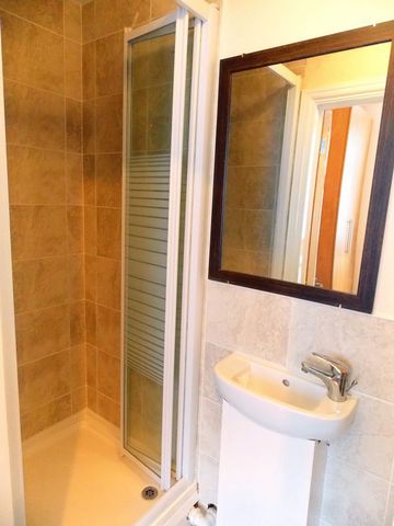  Image of 6 bedroom Detached house to rent in Mayfield Close Hillingdon Uxbridge UB10 at Mayfield Close  Uxbridge, UB10 0DU