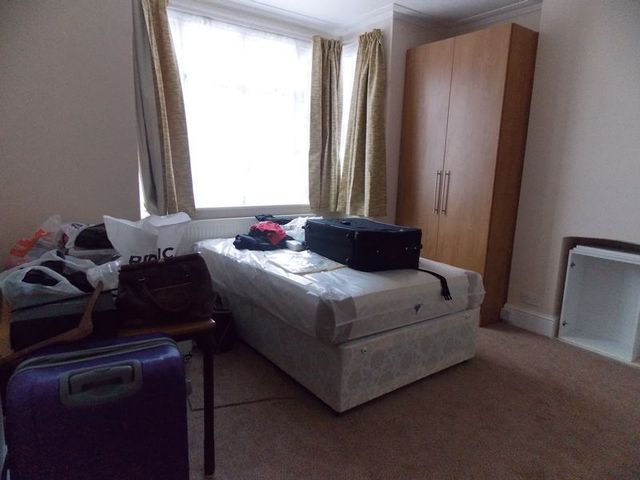  Image of 6 bedroom Detached house to rent in Mayfield Close Hillingdon Uxbridge UB10 at Mayfield Close  Uxbridge, UB10 0DU