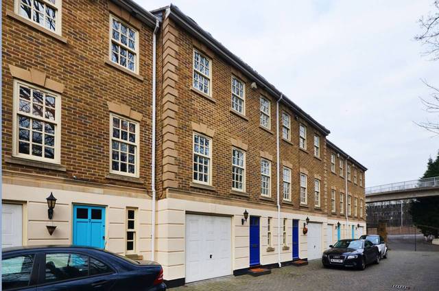  Image of 3 bedroom Detached house to rent in Mayston Mews London SE10 at Mayston Mews  Greenwich, SE10 0LY