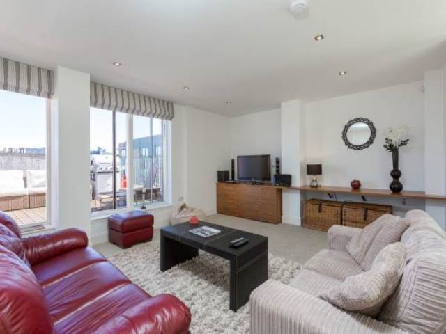  Image of 2 bedroom Flat to rent in Mcewan Square Edinburgh EH3 at Fountainbridge Edinburgh Edinburgh, EH3 8EN