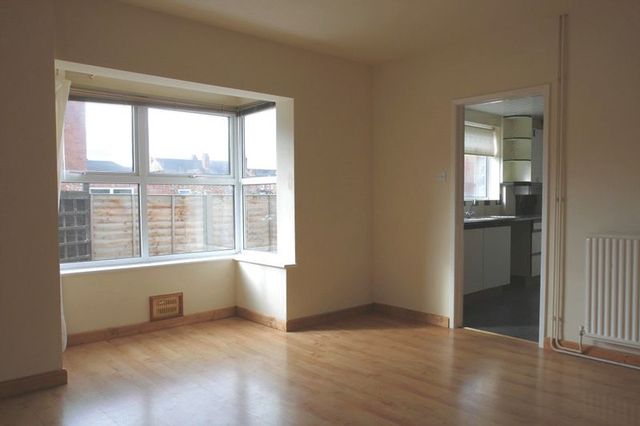  Image of 3 bedroom Semi-Detached house to rent in Mcintyre Road Worcester WR2 at Mcintyre Road  Worcester, WR2 5LG