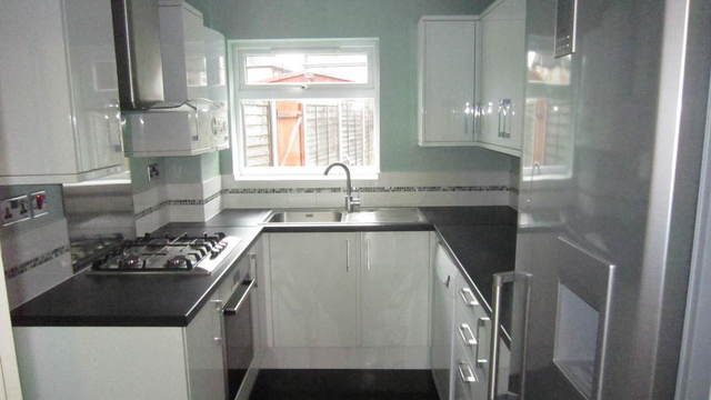  Image of 3 bedroom Semi-Detached house to rent in Meadow View Road Hayes UB4 at Middlesex  Hayes, UB4 8HA