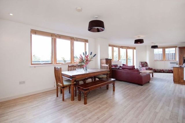  Image of 2 bedroom Flat to rent in Meath Crescent London E2 at Meath Crescent  London, E2 0QL