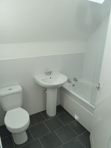  Image of 2 bedroom Flat to rent in Mentone Terrace Edinburgh EH9 at Newington Edinburgh Edinburgh, EH9 2DG