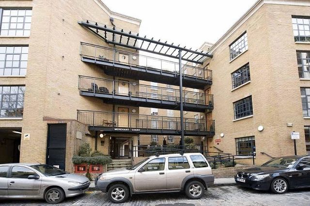  Image of 2 bedroom Flat to rent in Wapping Wall London E1W at Wapping Wall  London, E1W 3SJ