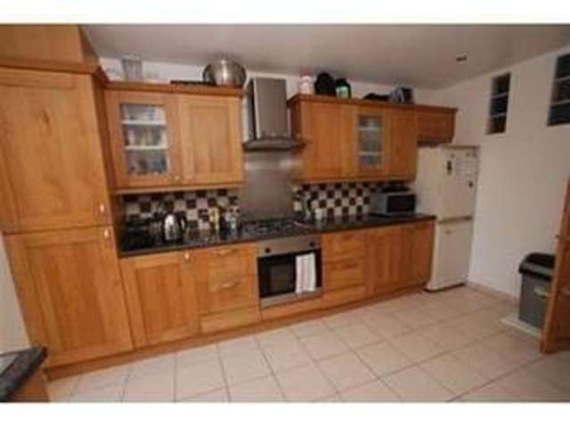  Image of 4 bedroom Terraced house to rent in Mere Close London SW15 at Putney Heath, SW15 3HX