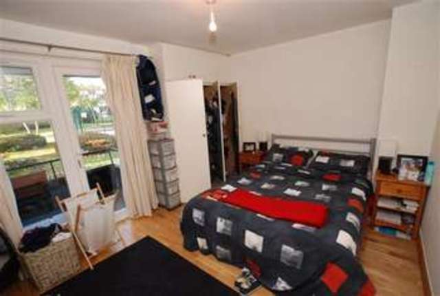  Image of 4 bedroom Terraced house to rent in Mere Close London SW15 at Putney Heath, SW15 3HX