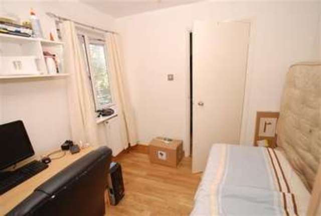  Image of 4 bedroom Terraced house to rent in Mere Close London SW15 at Putney Heath, SW15 3HX