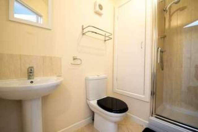  Image of 1 bedroom Flat to rent in Mersey Road Cheltenham GL52 at Cheltenham GL52 5PH Cheltenham Gloucestershire, GL52 5PH